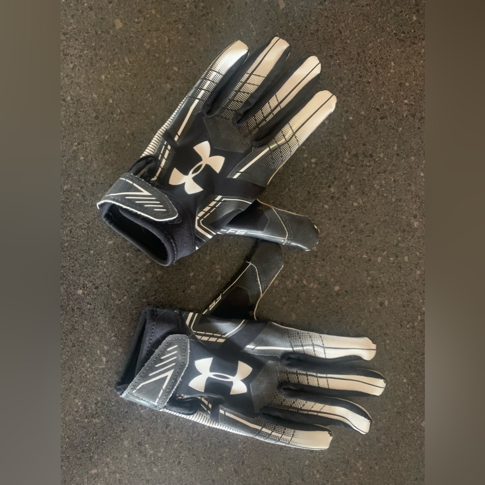 Under armor youth large football gloves
